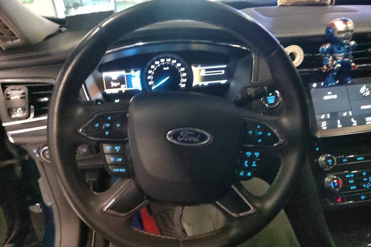 Used Ford Taurus 2018 EcoBoost 180 Luxury Model Steering Wheel