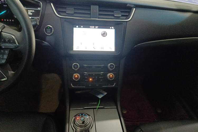 Used Ford Taurus 2018 EcoBoost 180 Luxury Model Audio And AC Panel