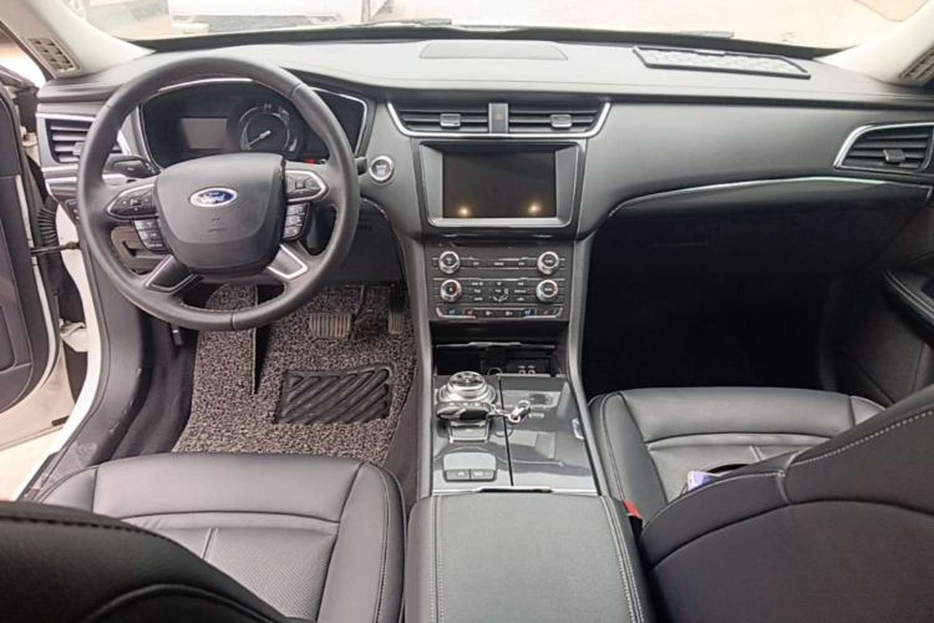 Used Ford Taurus 2018 EcoBoost 245 Fashion Edition China VI Standard Center Console