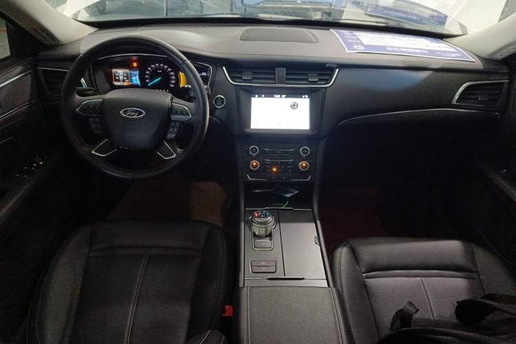 Used Ford Taurus 2018 EcoBoost 180 Luxury Model Center Console