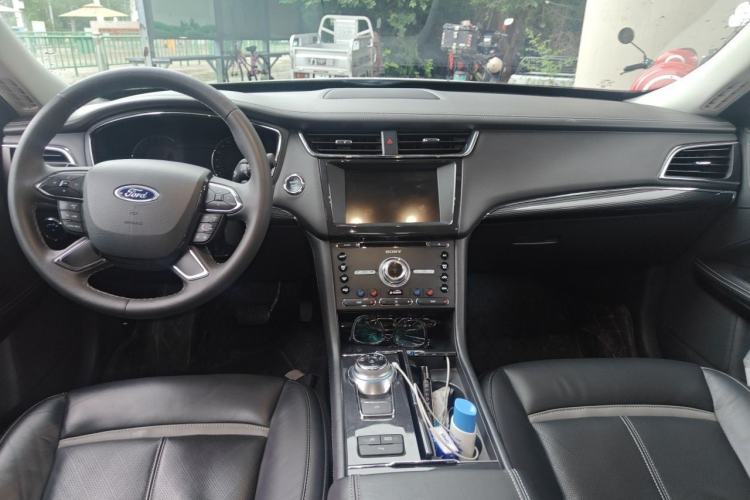 Used Ford Taurus 2018 EcoBoost 245 Premier Edition China VI Standard Center Console