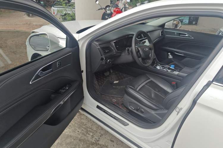 Used Ford Taurus 2018 EcoBoost 245 Premier Edition China VI Standard Driver Seat
