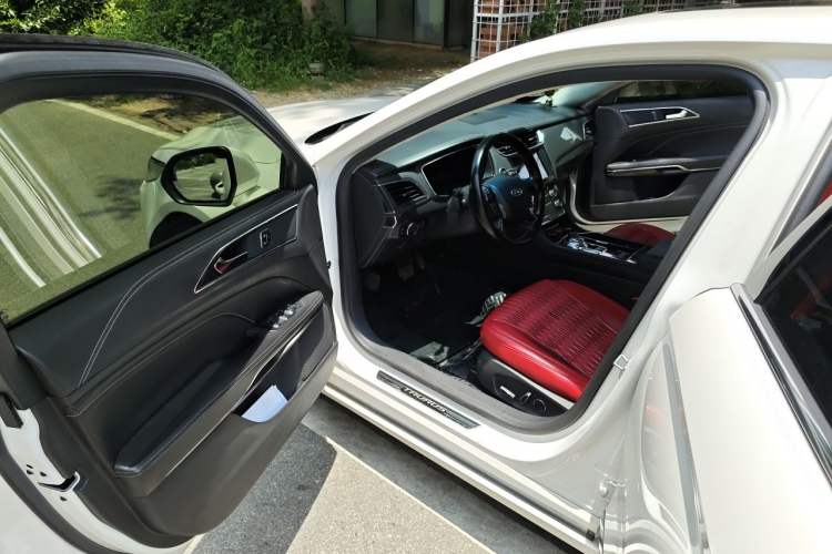 Used Ford Taurus 2018 EcoBoost 245 Fashion Edition China V Standard Driver Seat