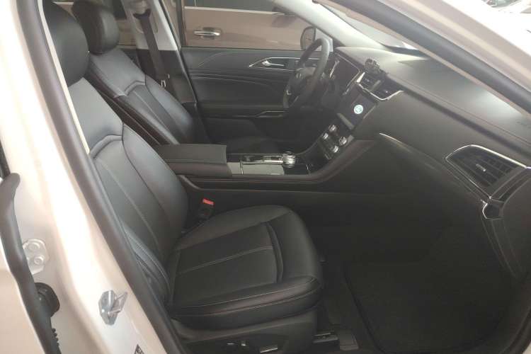 Used Ford Taurus 2018 EcoBoost 245 Fashion Edition China VI Standard Engine Bay