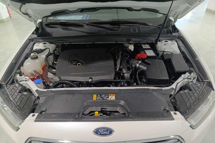 Used Ford Taurus 2018 EcoBoost 180 Luxury Model Engine Bay