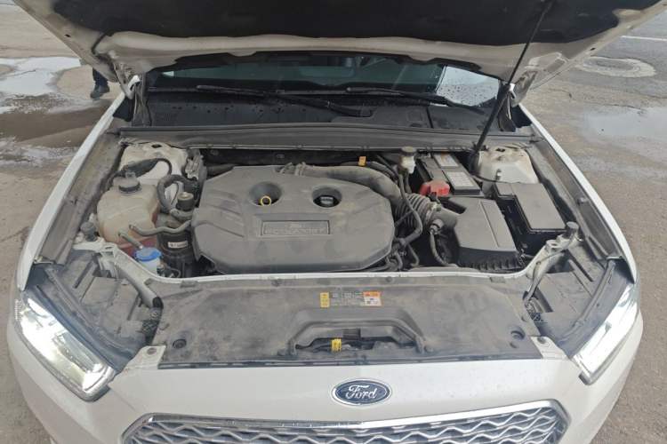 Used Ford Taurus 2018 EcoBoost 245 Premier Edition China VI Standard Engine Bay