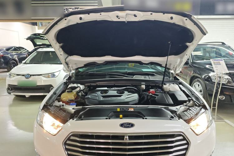Used Ford Taurus 2018 EcoBoost 245 Fashion Edition China V Standard Engine Bay