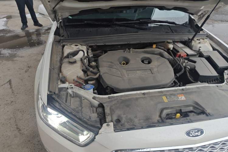 Used Ford Taurus 2018 EcoBoost 245 Premier Edition China VI Standard Engine Bay Right