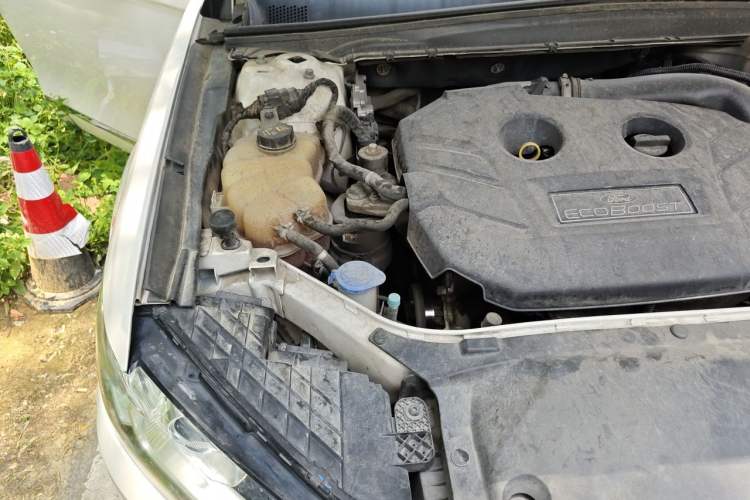 Used Ford Taurus 2018 EcoBoost 245 Fashion Edition China V Standard Engine Bay Right