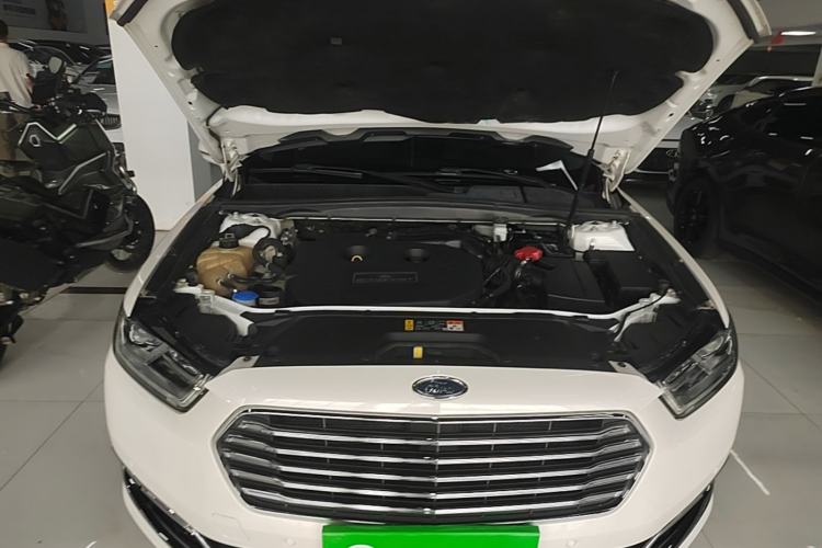 Used Ford Taurus 2018 EcoBoost 245 Premier Edition China V Standard Engine Bay