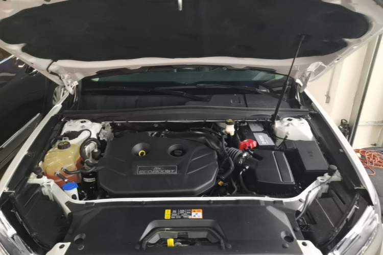 Used Ford Taurus 2018 EcoBoost 245 Premier Edition China V Standard Engine Bay