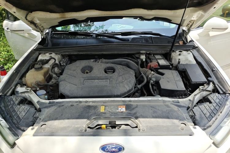 Used Ford Taurus 2018 EcoBoost 245 Fashion Edition China V Standard Engine Bay