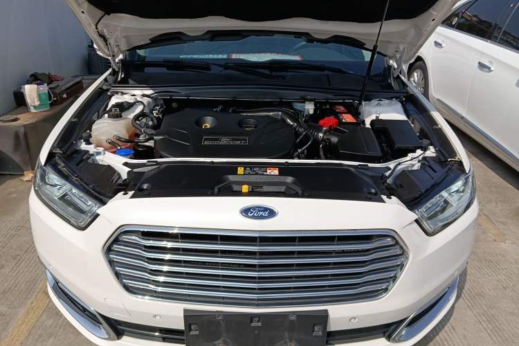 Used Ford Taurus 2018 EcoBoost 245 Premier Edition China V Standard Engine Bay
