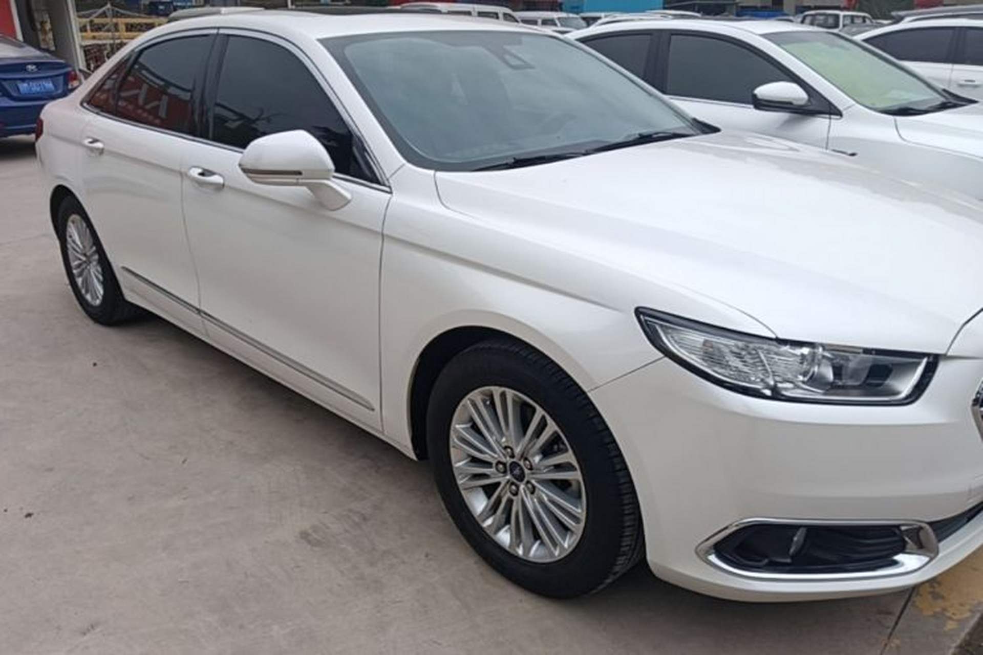 Used Ford Taurus 2018 EcoBoost 245 Fashion Edition China VI Standard Front Right 45 Deg