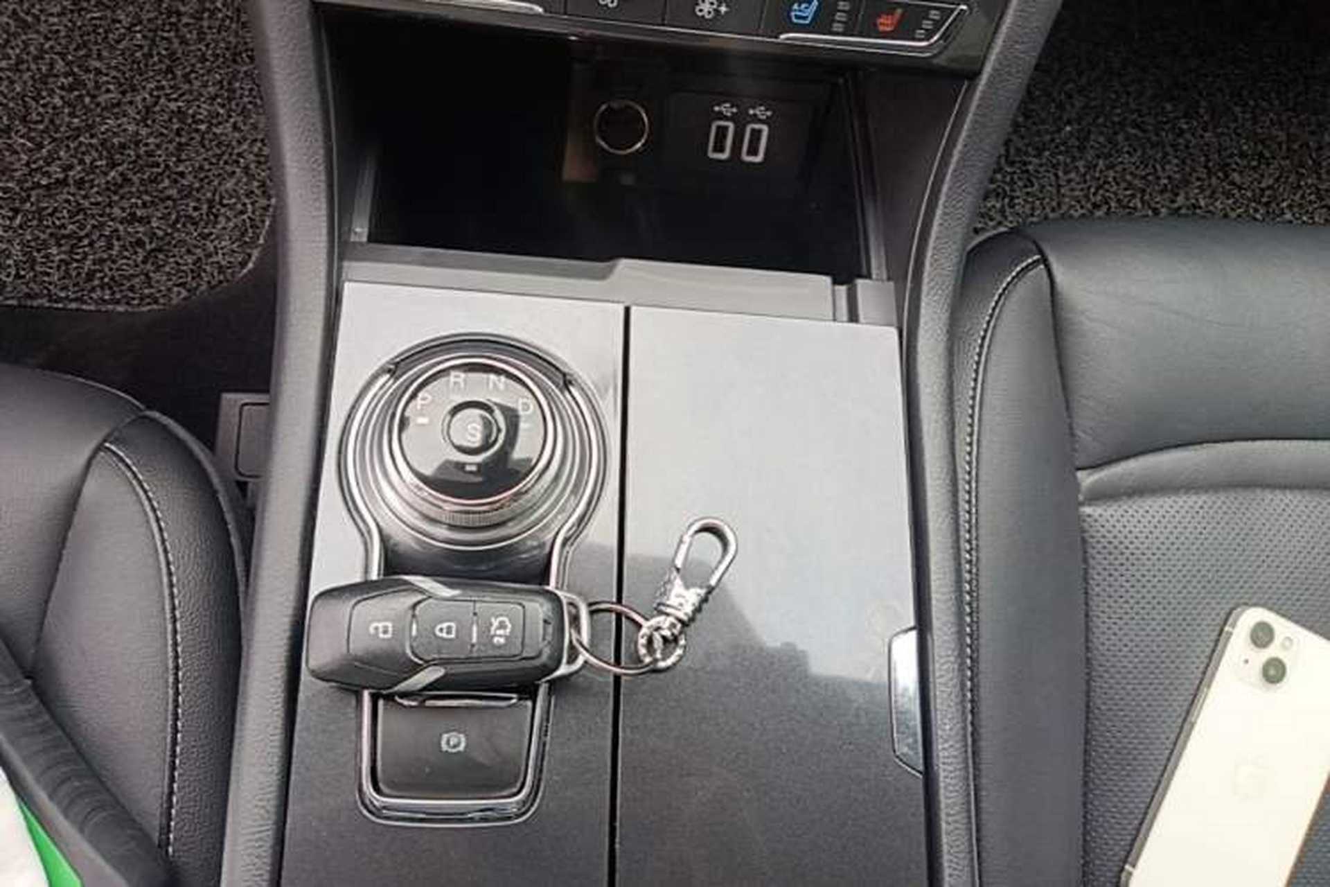 Used Ford Taurus 2018 EcoBoost 245 Fashion Edition China VI Standard Gear Lever