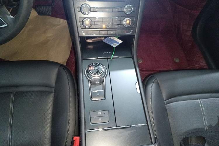 Used Ford Taurus 2018 EcoBoost 180 Luxury Model Gear Lever
