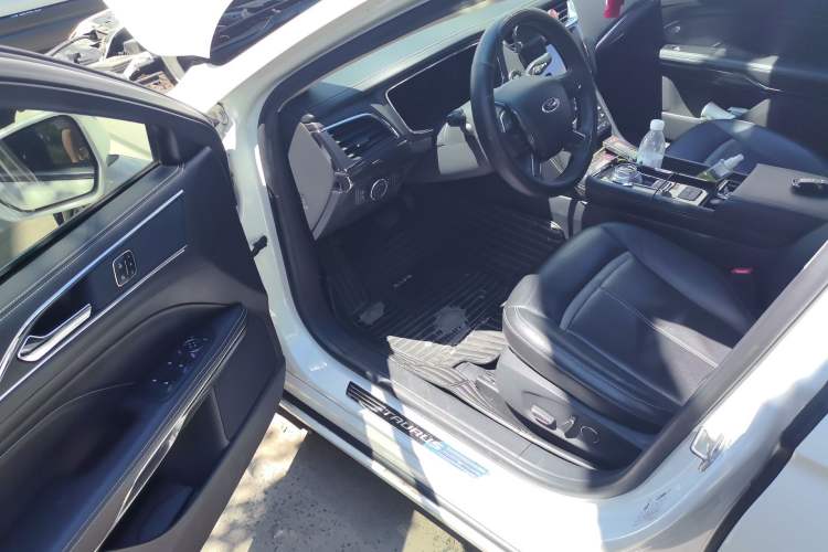 Used Ford Taurus 2018 EcoBoost 245 Premier Edition China VI Standard Interior 3