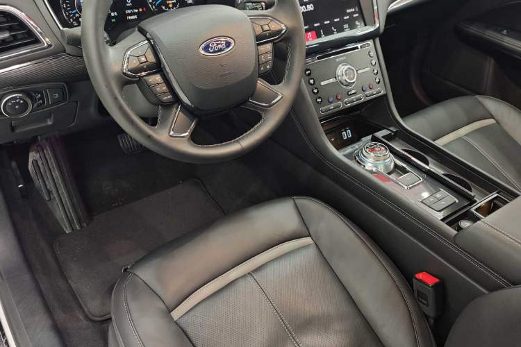 Used Ford Taurus 2018 EcoBoost 245 Premier Edition China VI Standard Interior 5