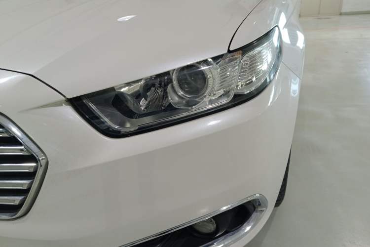 Used Ford Taurus 2018 EcoBoost 180 Luxury Model Left Front Headlight