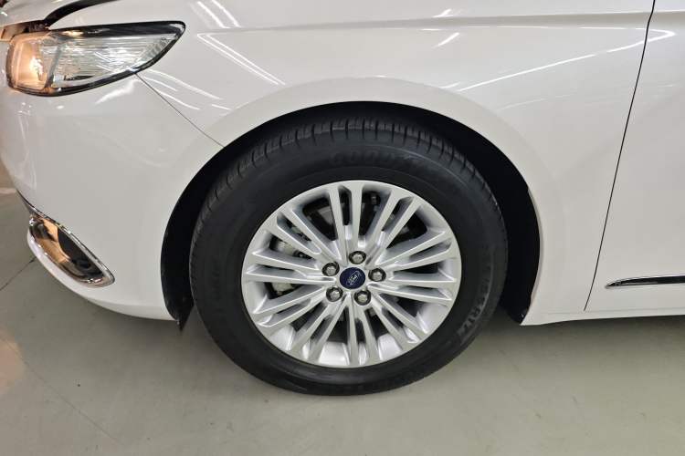 Used Ford Taurus 2018 EcoBoost 245 Fashion Edition China V Standard Left Front Wheel Hub
