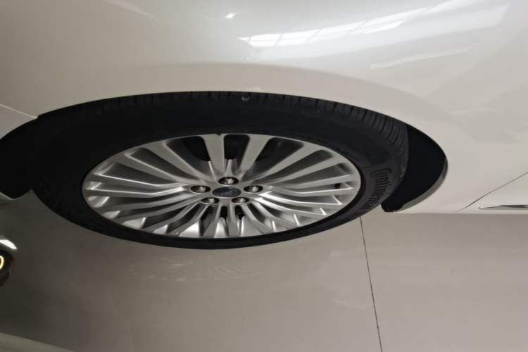 Used Ford Taurus 2018 EcoBoost 245 Premier Edition China V Standard Left Front Wheel Hub