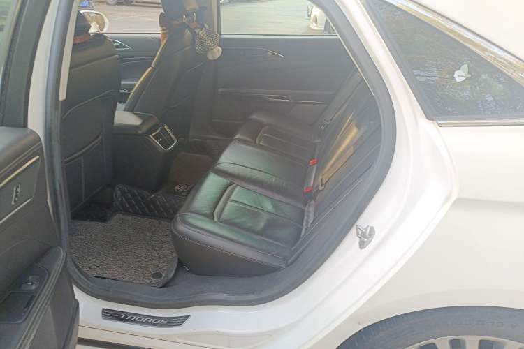 Used Ford Taurus 2018 EcoBoost 245 Premier Edition China VI Standard Left Rear Seat