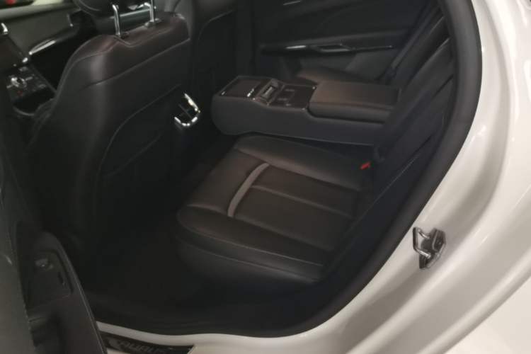 Used Ford Taurus 2018 EcoBoost 245 Premier Edition China V Standard Left Rear Seat