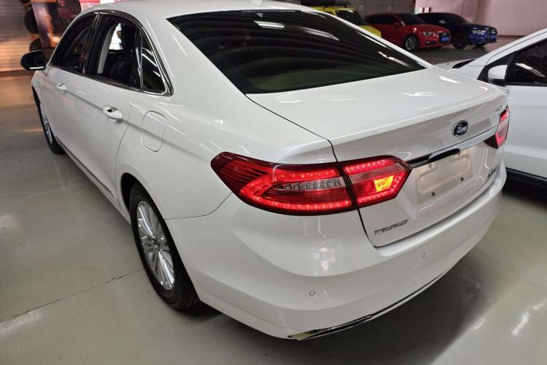 Used Ford Taurus 2018 EcoBoost 245 Fashion Edition China V Standard Rear Left 45 Deg