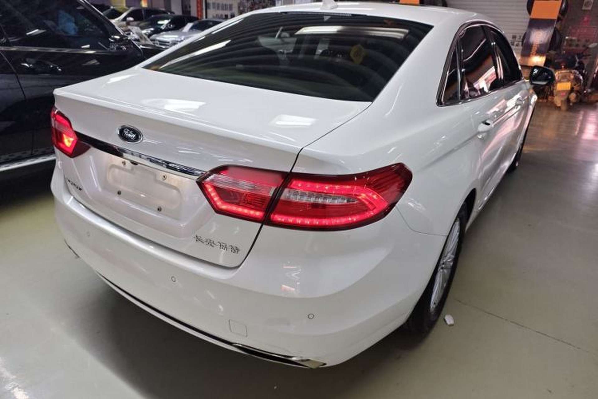 Used Ford Taurus 2018 EcoBoost 245 Fashion Edition China V Standard Rear Right 45 Deg