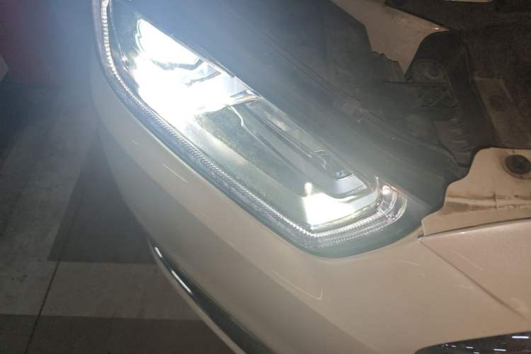 Used Ford Taurus 2018 EcoBoost 245 Premier Edition China V Standard Right Front Headlight