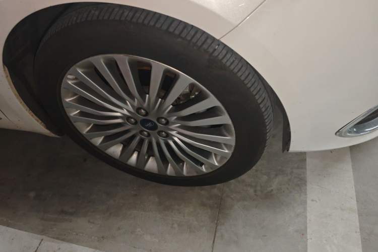 Used Ford Taurus 2018 EcoBoost 245 Premier Edition China V Standard Right Front Wheel Hub