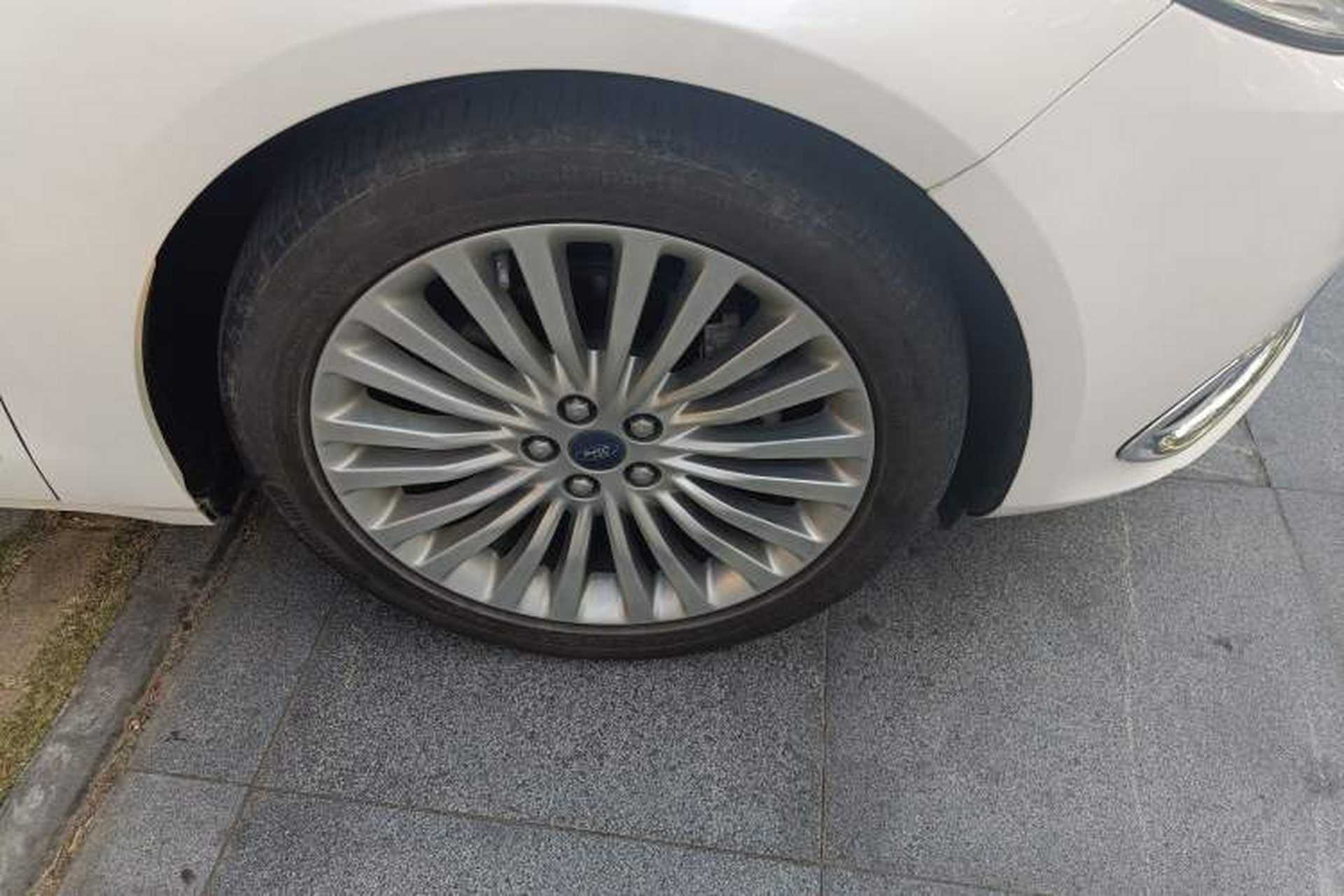 Used Ford Taurus 2018 EcoBoost 245 Premier Edition China VI Standard Right Front Wheel Hub