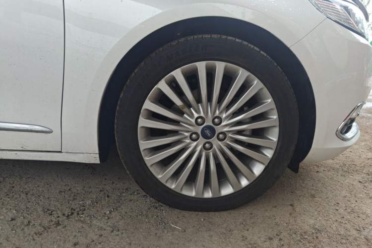 Used Ford Taurus 2018 EcoBoost 245 Premier Edition China VI Standard Right Front Wheel Hub
