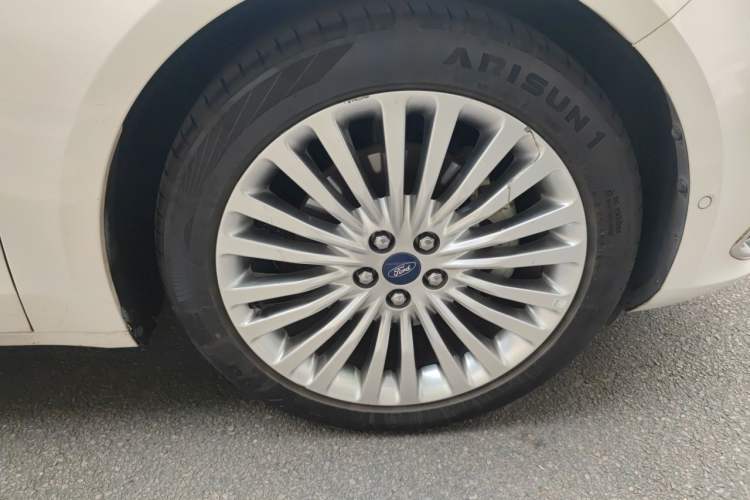 Used Ford Taurus 2018 EcoBoost 245 LTD Limited Edition China V Standard Right Front Wheel Hub