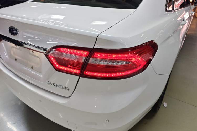 Used Ford Taurus 2018 EcoBoost 245 Fashion Edition China V Standard Right Rear Taillight