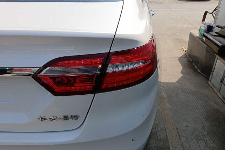 Used Ford Taurus 2018 EcoBoost 245 Premier Edition China V Standard Right Rear Taillight