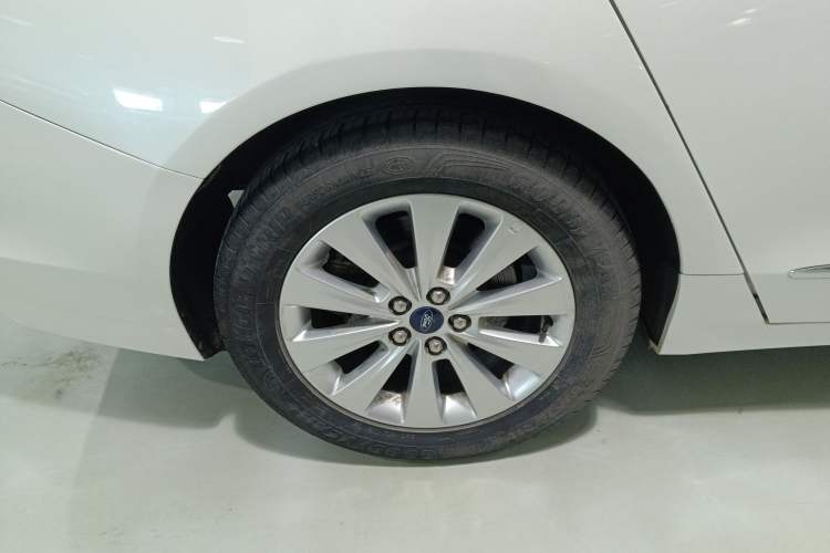 Used Ford Taurus 2018 EcoBoost 180 Luxury Model Right Rear Wheel Hub