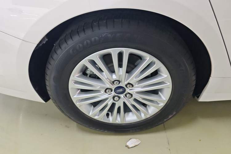 Used Ford Taurus 2018 EcoBoost 245 Fashion Edition China V Standard Right Rear Wheel Hub