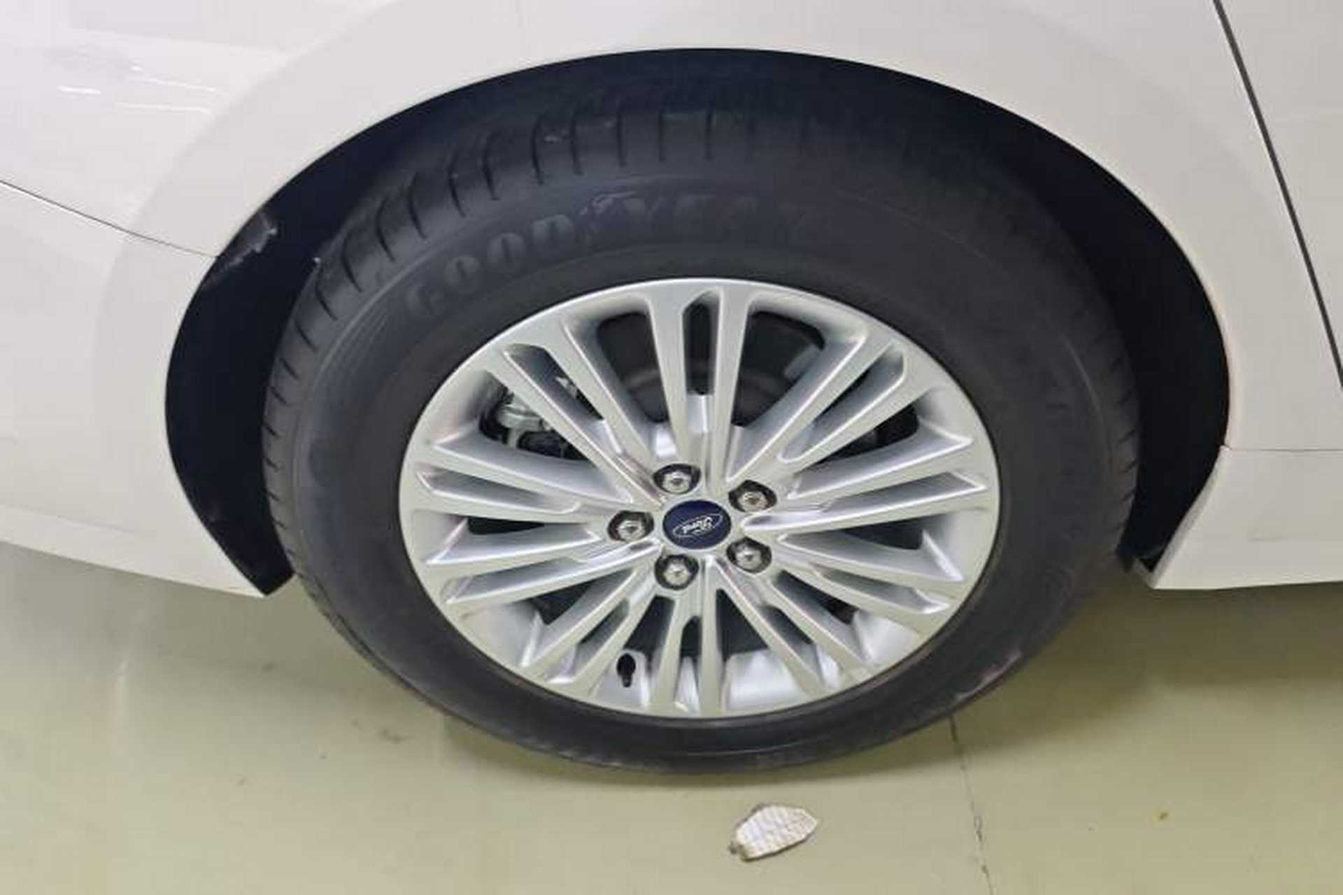 Used Ford Taurus 2018 EcoBoost 245 Fashion Edition China V Standard Right Rear Wheel Hub
