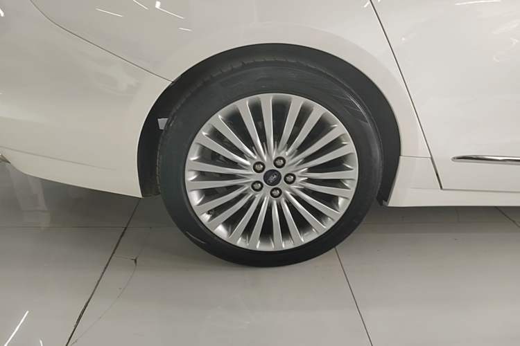 Used Ford Taurus 2018 EcoBoost 245 Premier Edition China V Standard Right Rear Wheel Hub
