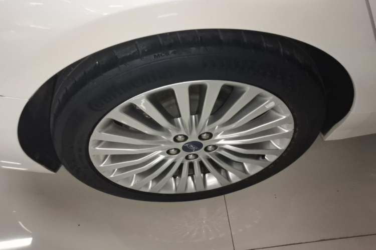 Used Ford Taurus 2018 EcoBoost 245 Premier Edition China V Standard Right Rear Wheel Hub
