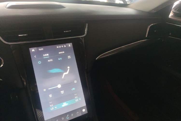 Used Ford Taurus 2019 EcoBoost 245 Premium Edition Audio And AC Panel