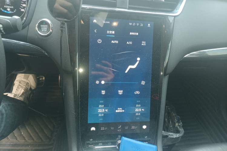 Used Ford Taurus 2019 EcoBoost 245 Premium Edition Audio And AC Panel