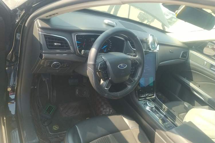 Used Ford Taurus 2019 EcoBoost 245 Comfort Edition Center Console