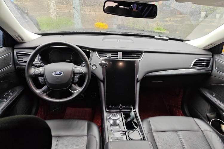 Used Ford Taurus 2019 EcoBoost 245 Premium Edition Center Console