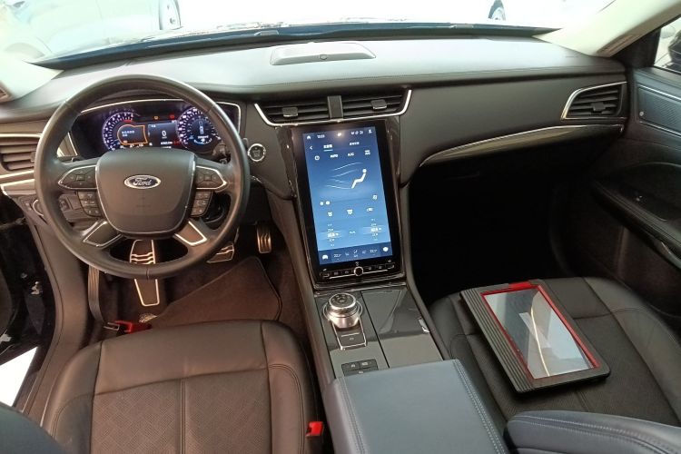 Used Ford Taurus 2019 EcoBoost 245 Premium Edition Center Console