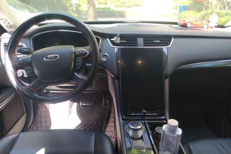 Used Ford Taurus 2019 EcoBoost 245 Premium Edition Center Console