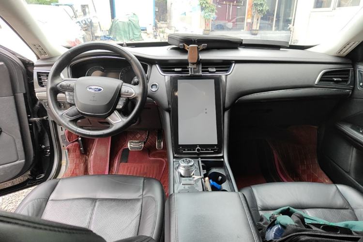 Used Ford Taurus 2019 EcoBoost 245 Premium Edition Center Console