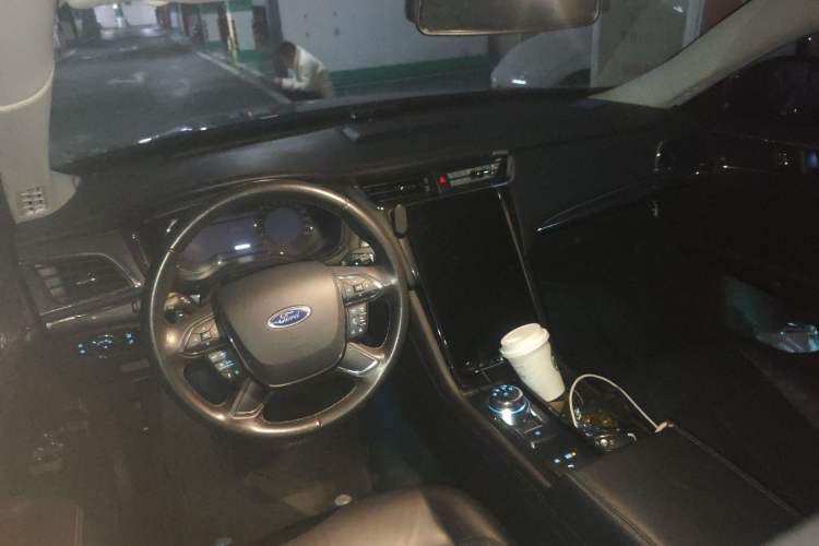 Used Ford Taurus 2019 EcoBoost 245 Premium Edition Center Console