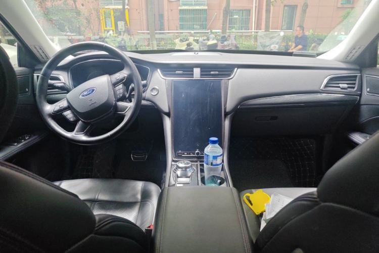 Used Ford Taurus 2019 EcoBoost 245 Premium Edition Center Console